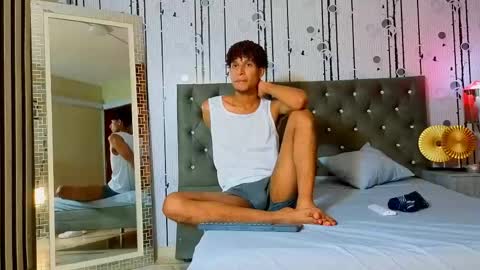Snapshot of alex_bloom_ chatting on May 26, 2026, 7:54 pm Alexander online show from May 26, 2026, 7:54 pm