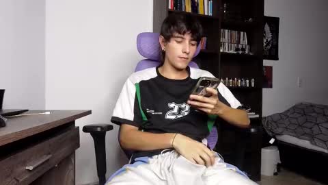 Snapshot of alex_connorr chatting on November 2, 2025, 10:56 pm alex_connorr online show from November 2, 2025, 10:56 pm