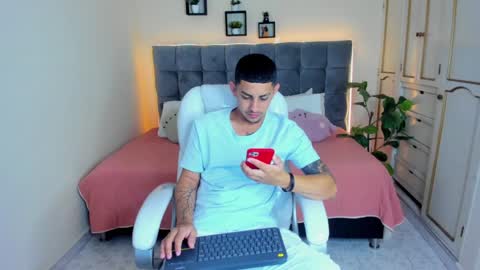 Snapshot of alex_cute77 chatting on January 14, 2025, 12:14 pm alex online show from January 14, 2025, 12:14 pm