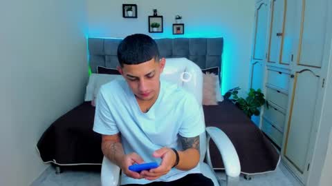 Snapshot of alex_cute77 chatting on January 24, 2025, 12:20 pm alex online show from January 24, 2025, 12:20 pm