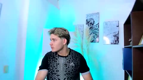 Snapshot of alex_pierce_ chatting on May 6, 2026, 7:08 pm Alex online show from May 6, 2026, 7:08 pm