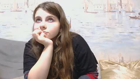 Alex and Sarah online show from December 17, 2025, 5:08 pm