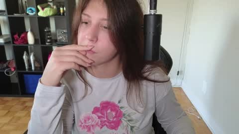 dont be afraid to click social media link its  working  just click on that  online show from October 15, 2025, 9:48 pm