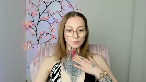 Snapshot of alexa_kittie chatting on April 19, 2026, 6:10 pm Alexa online show from April 19, 2026, 6:10 pm