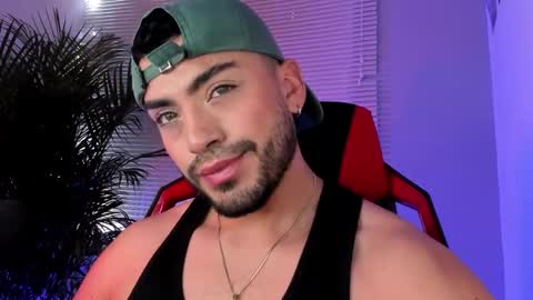 Snapshot of alexander_diiaz chatting on September 19, 2025, 5:35 pm Alexander Diaz online show from September 19, 2025, 5:35 pm