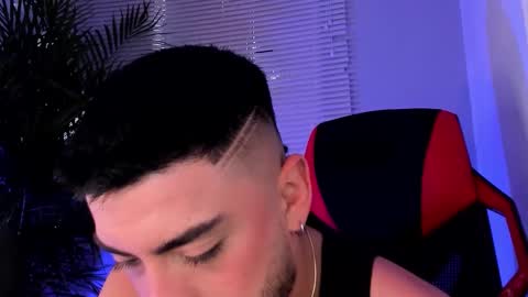 Snapshot of alexander_diiaz chatting on October 13, 2025, 12:16 pm Alexander Diaz online show from October 13, 2025, 12:16 pm