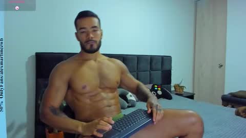 Snapshot of alexander_martines chatting on February 17, 2026, 12:18 am Onlyfansalexmartinezwb Instagram alexwbmartinez Twitter martinezcb937 online show from February 17, 2026, 12:18 am