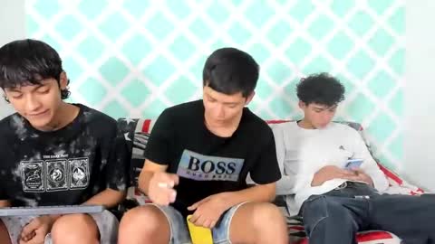 chicos hot online show from December 17, 2024, 7:04 pm