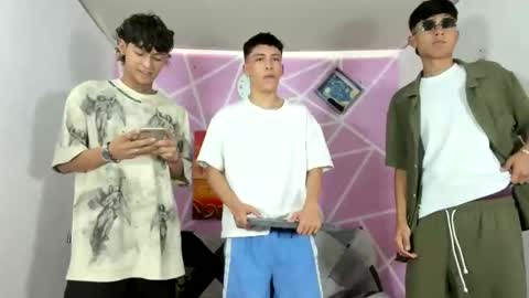 chicos hot online show from February 2, 2025, 7:14 pm