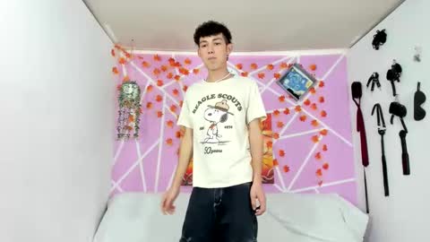 chicos hot online show from February 10, 2025, 7:28 pm