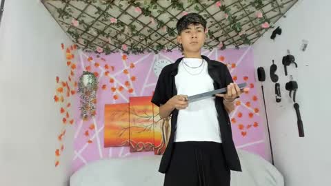 chicos hot online show from March 6, 2025, 8:27 pm