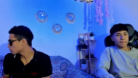 chicos hot online show from October 1, 2025, 1:17 pm