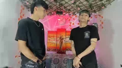 chicos hot online show from November 20, 2025, 2:39 pm