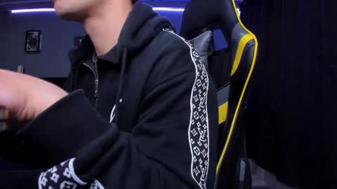 Snapshot of alexgiraldo__ chatting on October 24, 2025, 9:38 am alexgiraldo__ online show from October 24, 2025, 9:38 am