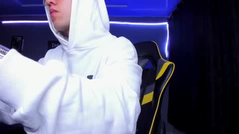 Snapshot of alexgiraldo__ chatting on October 29, 2025, 10:06 am alexgiraldo__ online show from October 29, 2025, 10:06 am