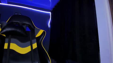 Snapshot of alexgiraldo__ chatting on October 31, 2025, 6:14 am alexgiraldo__ online show from October 31, 2025, 6:14 am