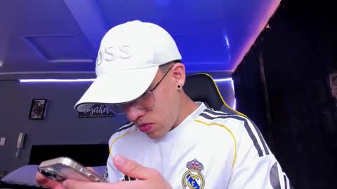 Snapshot of alexgiraldo__ chatting on November 13, 2025, 2:38 pm alexgiraldo__ online show from November 13, 2025, 2:38 pm