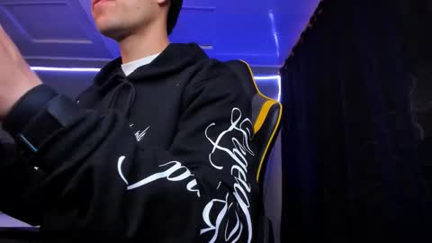 Snapshot of alexgiraldo__ chatting on December 3, 2025, 11:52 am alexgiraldo__ online show from December 3, 2025, 11:52 am