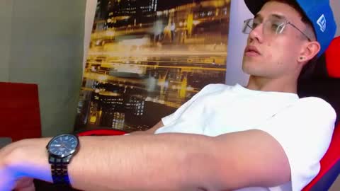 alexgiraldo__ online show from July 5, 2026, 4:19 am