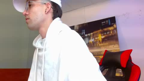 alexgiraldo__ online show from July 11, 2026, 12:19 pm