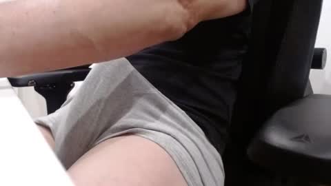 Snapshot of alexhunter4u chatting on July 13, 2026, 9:28 pm alexhunter4u online show from July 13, 2026, 9:28 pm