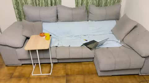 alexiriverss online show from June 12, 2026, 9:25 pm