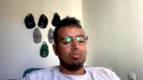 Snapshot of alexospina55 chatting on April 1, 2026, 2:25 pm alexospina55 online show from April 1, 2026, 2:25 pm