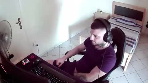 Snapshot of alexthepro00 chatting on July 14, 2026, 10:21 am alexthepro00 online show from July 14, 2026, 10:21 am