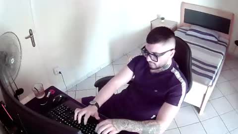 Snapshot of alexthepro00 chatting on July 17, 2026, 1:29 pm alexthepro00 online show from July 17, 2026, 1:29 pm