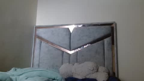 alex y luisa online show from February 8, 2026, 3:48 pm