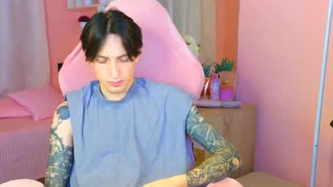 Snapshot of alexxone_ chatting on October 19, 2025, 1:12 pm Alex online show from October 19, 2025, 1:12 pm