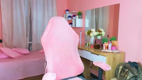 Snapshot of alexxone_ chatting on October 21, 2025, 12:39 pm Alex online show from October 21, 2025, 12:39 pm