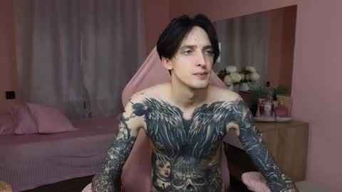 Snapshot of alexxone_ chatting on October 28, 2025, 12:19 pm Alex online show from October 28, 2025, 12:19 pm