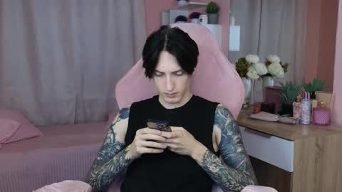 Snapshot of alexxone_ chatting on November 8, 2025, 12:27 pm Alex online show from November 8, 2025, 12:27 pm