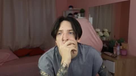 Snapshot of alexxone_ chatting on November 11, 2025, 12:05 pm Alex online show from November 11, 2025, 12:05 pm