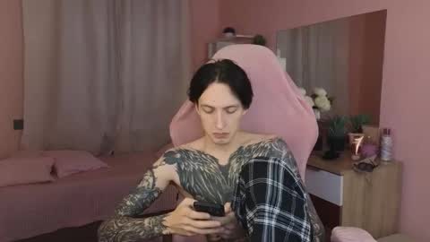 Snapshot of alexxone_ chatting on November 18, 2025, 12:09 pm Alex online show from November 18, 2025, 12:09 pm