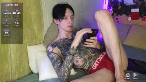 Snapshot of alexxone_ chatting on December 20, 2025, 1:18 pm Alex online show from December 20, 2025, 1:18 pm