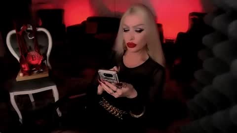 Snapshot of alfa_female chatting on December 7, 2024, 10:01 am AlfaFemale online show from December 7, 2024, 10:01 am