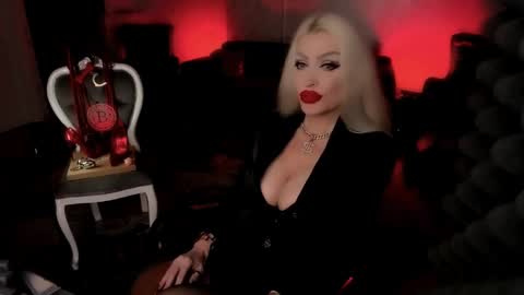 Snapshot of alfa_female chatting on December 20, 2024, 12:19 am AlfaFemale online show from December 20, 2024, 12:19 am