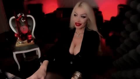 Snapshot of alfa_female chatting on December 20, 2024, 7:22 am AlfaFemale online show from December 20, 2024, 7:22 am