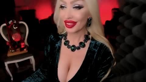 Snapshot of alfa_female chatting on December 24, 2024, 7:39 am AlfaFemale online show from December 24, 2024, 7:39 am