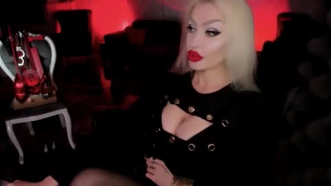 Snapshot of alfa_female chatting on September 15, 2025, 8:42 pm AlfaFemale online show from September 15, 2025, 8:42 pm