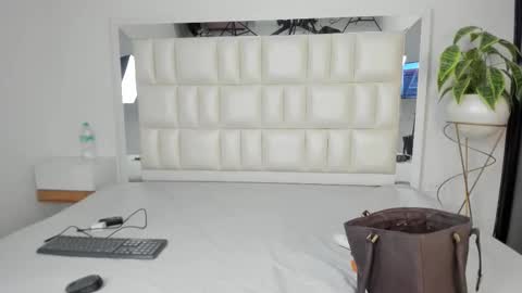 Snapshot of alhana_pulidoo chatting on December 15, 2025, 8:24 pm Alhana online show from December 15, 2025, 8:24 pm