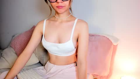 Snapshot of ali_elly chatting on June 11, 2026, 6:22 am Hailey online show from June 11, 2026, 6:22 am