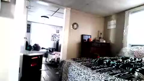 Snapshot of ali_tayler chatting on November 28, 2025, 1:36 pm ali_tayler online show from November 28, 2025, 1:36 pm