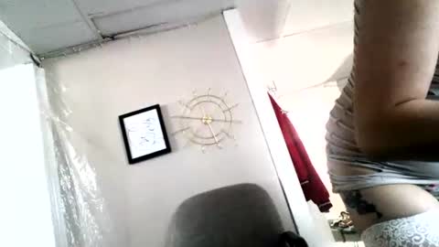 Snapshot of ali_tayler chatting on December 14, 2025, 3:39 pm ali_tayler online show from December 14, 2025, 3:39 pm