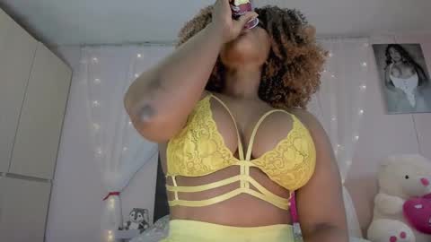 Snapshot of aliana_ross chatting on January 27, 2025, 4:52 am aliana_ross online show from January 27, 2025, 4:52 am