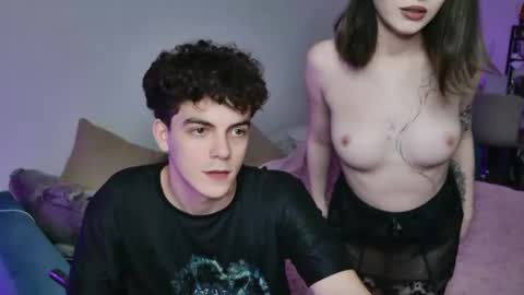 Snapshot of alice118james chatting on October 10, 2025, 5:23 pm alice and james online show from October 10, 2025, 5:23 pm