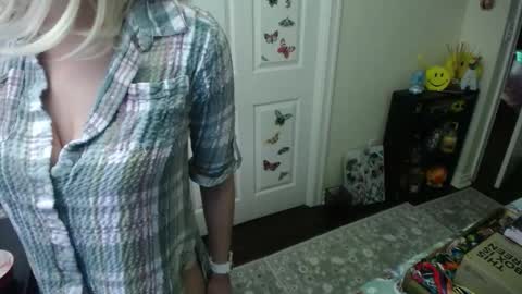 Snapshot of alice_asks chatting on December 16, 2025, 11:32 pm Alice Asks online show from December 16, 2025, 11:32 pm