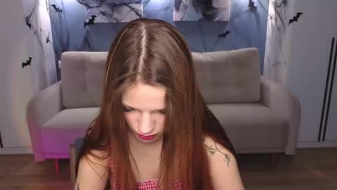 Snapshot of alice_delaney chatting on October 28, 2025, 8:22 pm Alice online show from October 28, 2025, 8:22 pm